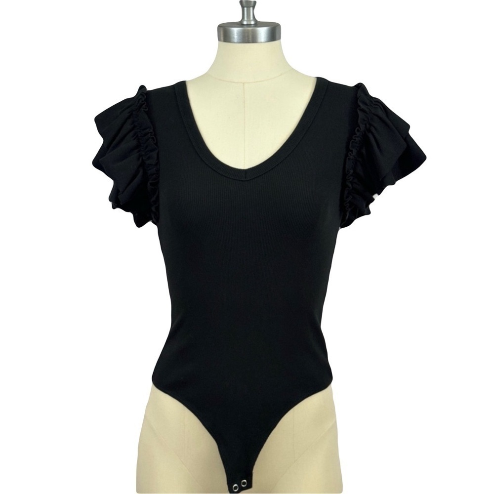EXPRESS women’s pitch black v-neck ribbed ruffle sleeve body suit